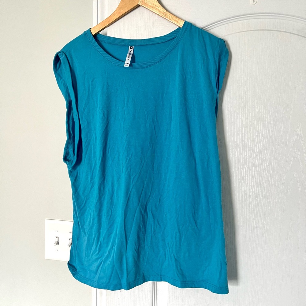 Fabletics | sleeveless blue tank -XXL